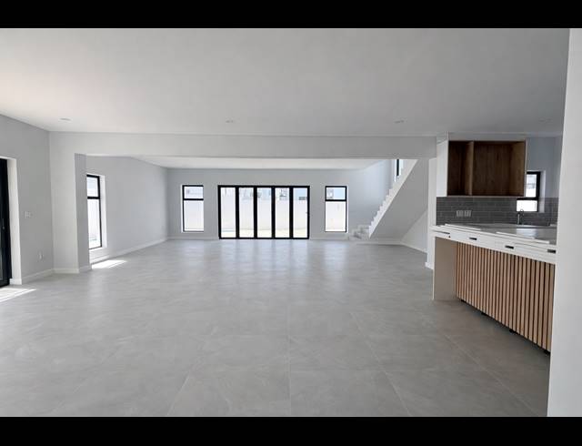 5 BEDROOM HOUSE FOR SALE IN SANDOWN